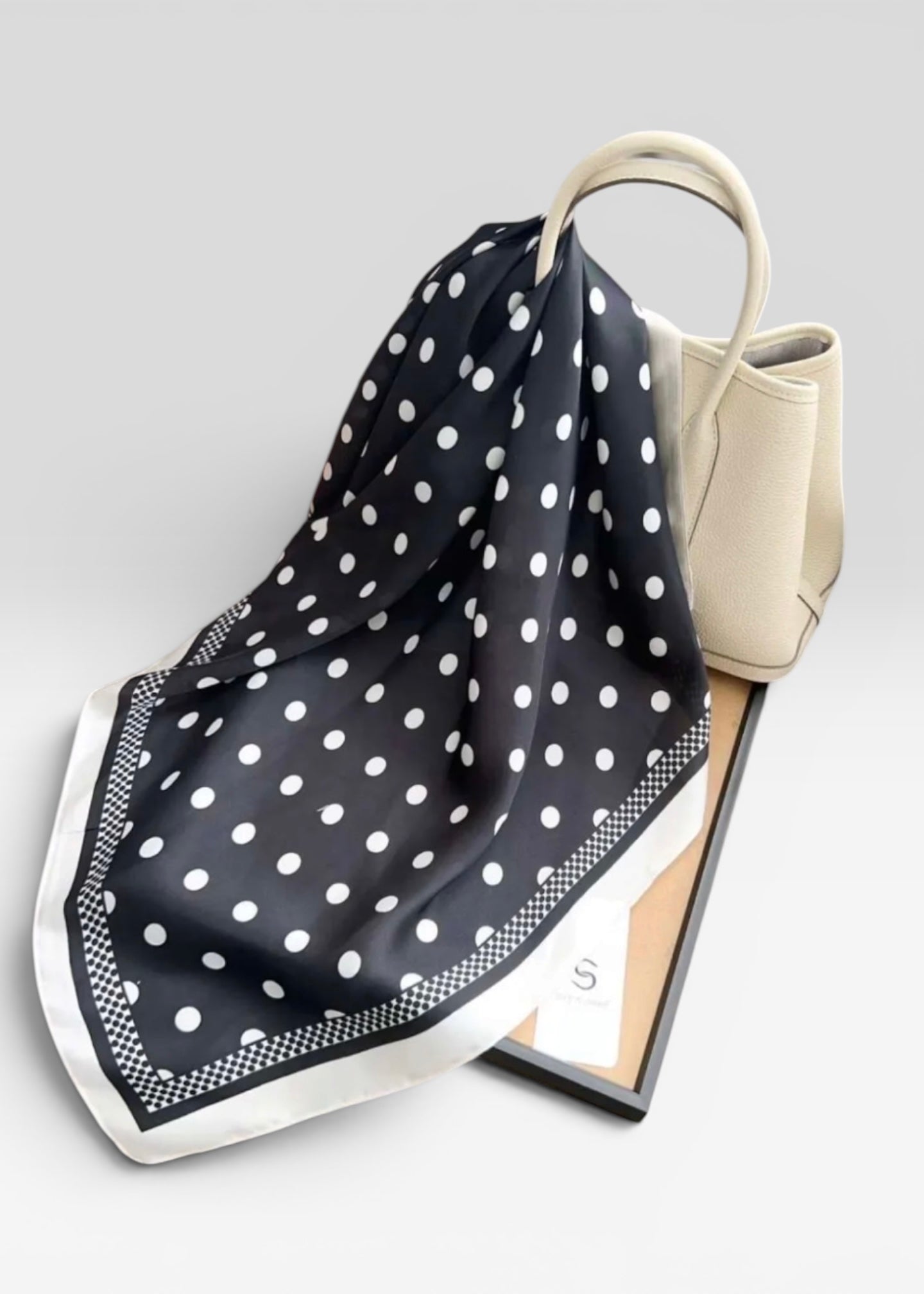 Foulard à pois ⚠️ PRÉCOMMANDE EXPÉDITION SEMAINE PRO ⚠️