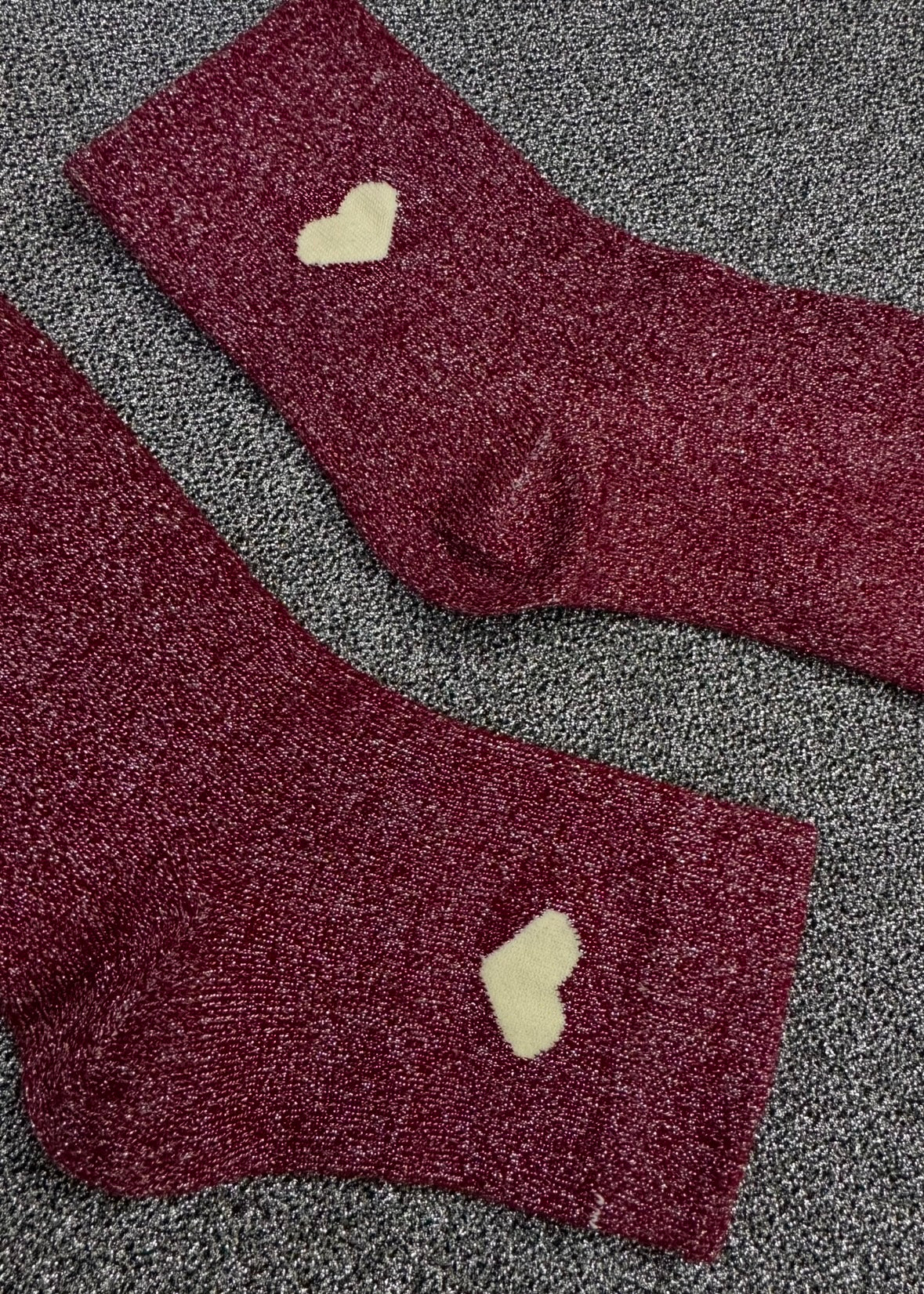 Chaussettes à paillettes bordeaux avec cœur - Tendances et confort