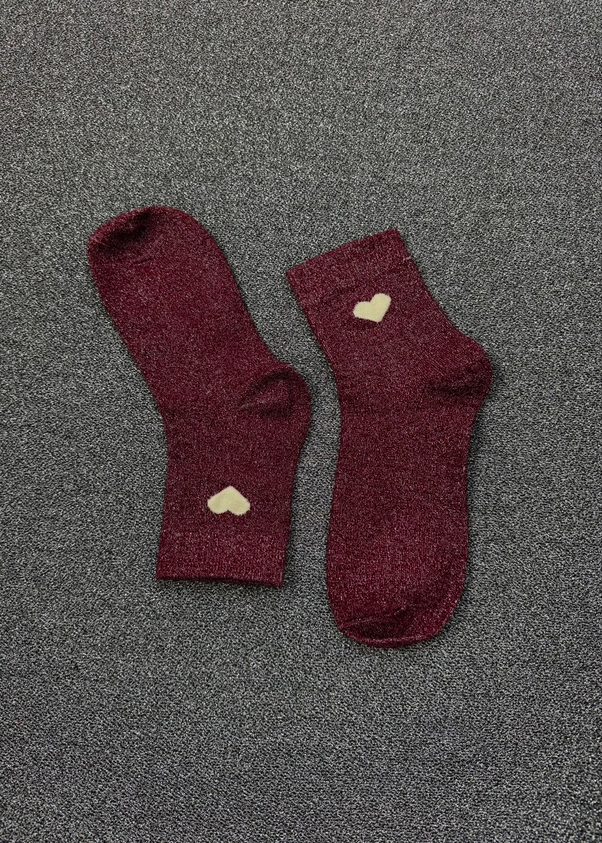 Chaussettes à paillettes bordeaux avec cœur - Tendances et confort